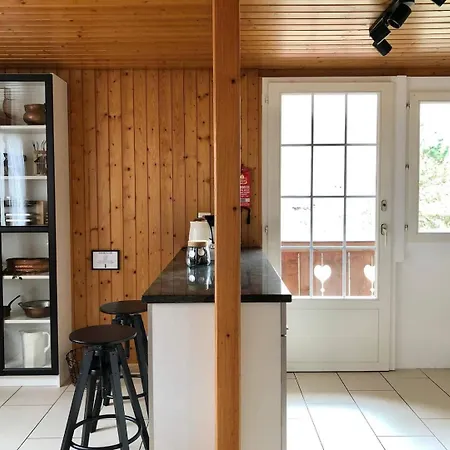 World-famous Valley View King Bed & Laundry *