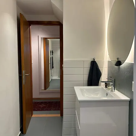 World-famous Valley View King Bed & Laundry لوتربرونن