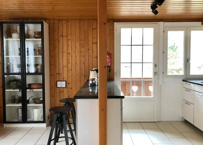 World-famous Valley View King Bed & Laundry *