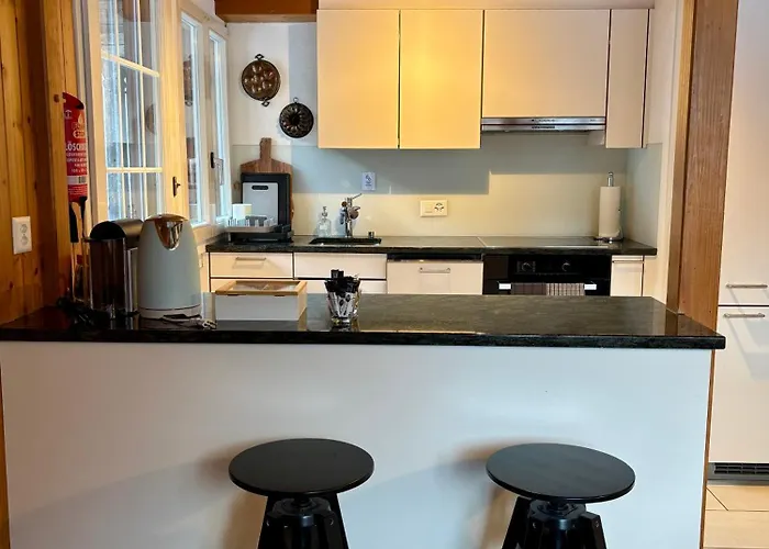 World-famous Valley View King Bed & Laundry *