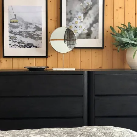 World-famous Valley View King Bed & Laundry *